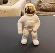 Космонавт