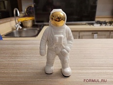 Космонавт